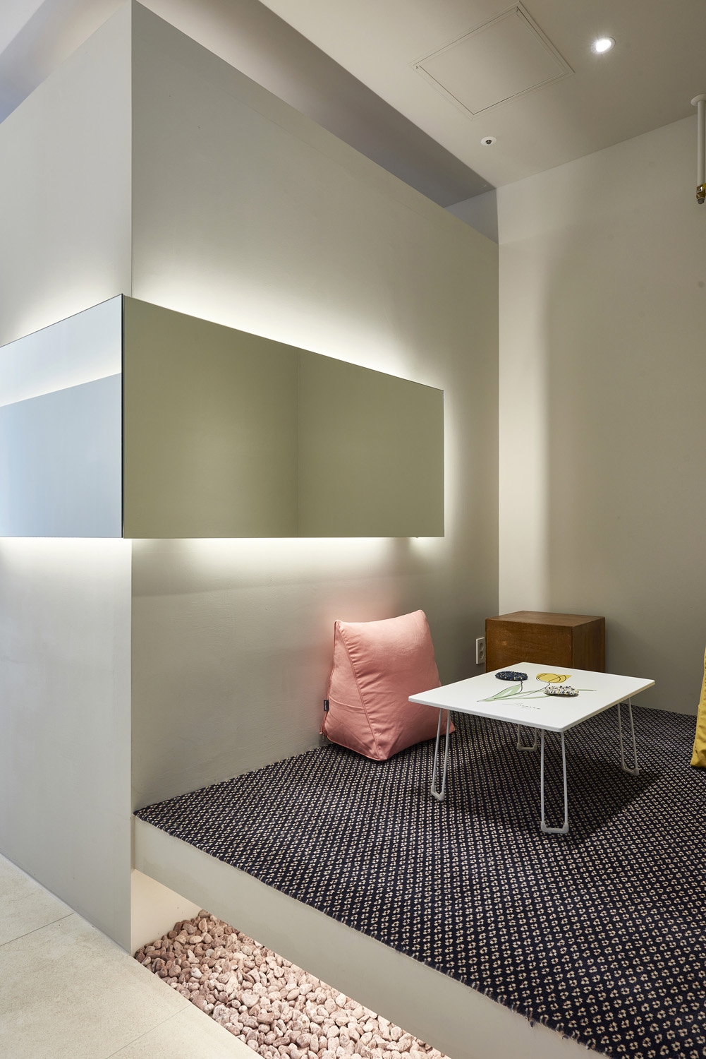 白色极简设计的 12 平小户型咖啡厅-17