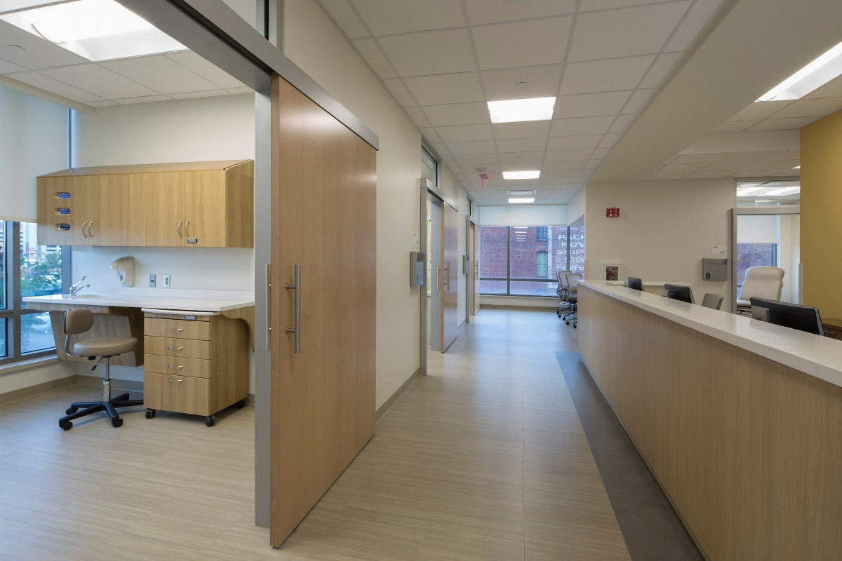 Gresham Smith 打造 University of Alabama Birmingham Hospital’s Whitaker Clinic 新形象-18