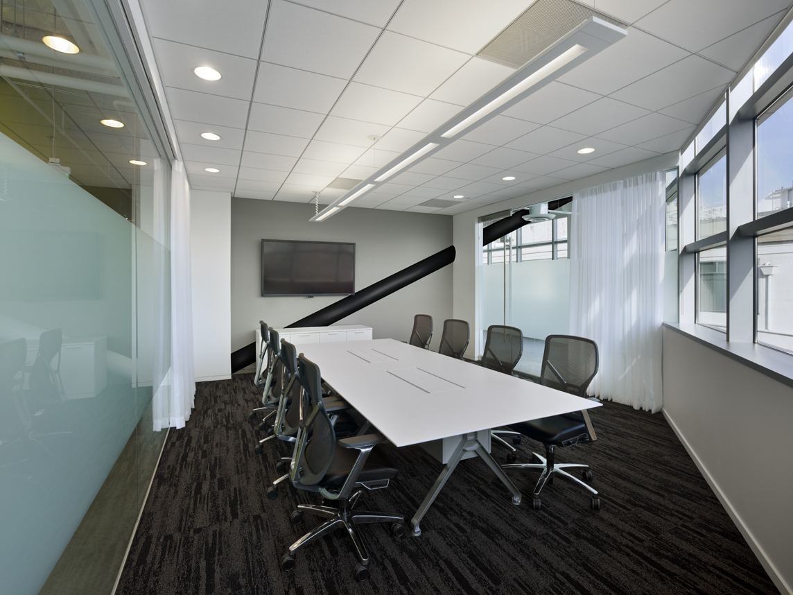 简约而富有雕塑感的日本游戏公司美国总部办公室设计-22