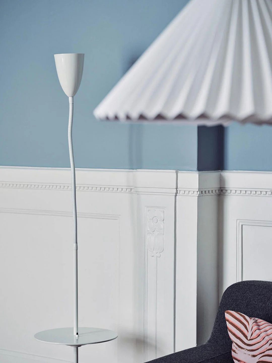 瑞典年轻家庭的复古现代主义色彩家园-8