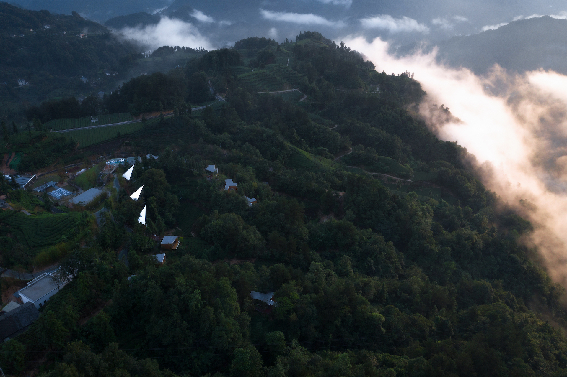 Mountain&Cloud Cabins / Wiki World + Advanced Architecture Lab[AaL]-12