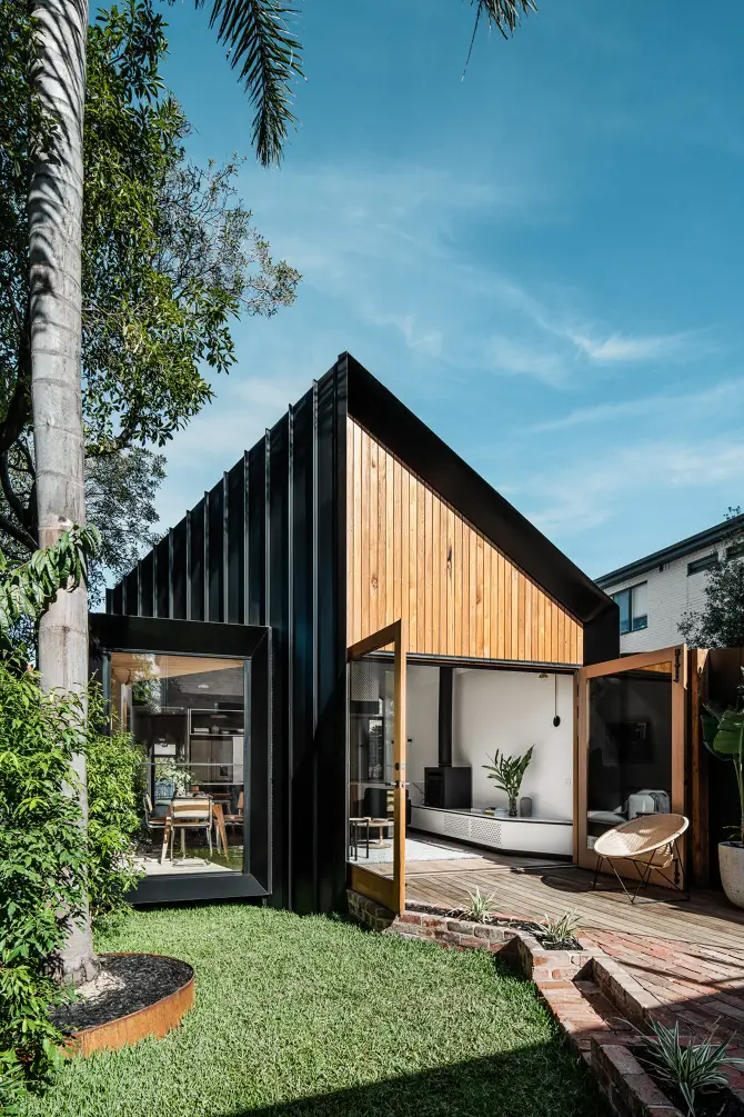 墨尔本的黑色金属小屋 | 极简环保设计惊艳城市景观-25