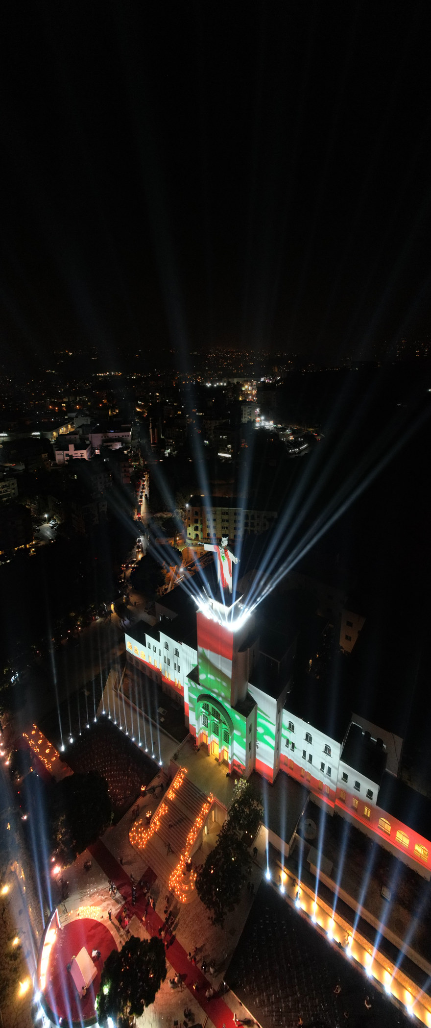 Jesus King Zouk Mosbeh - Illuminating the Statue-18