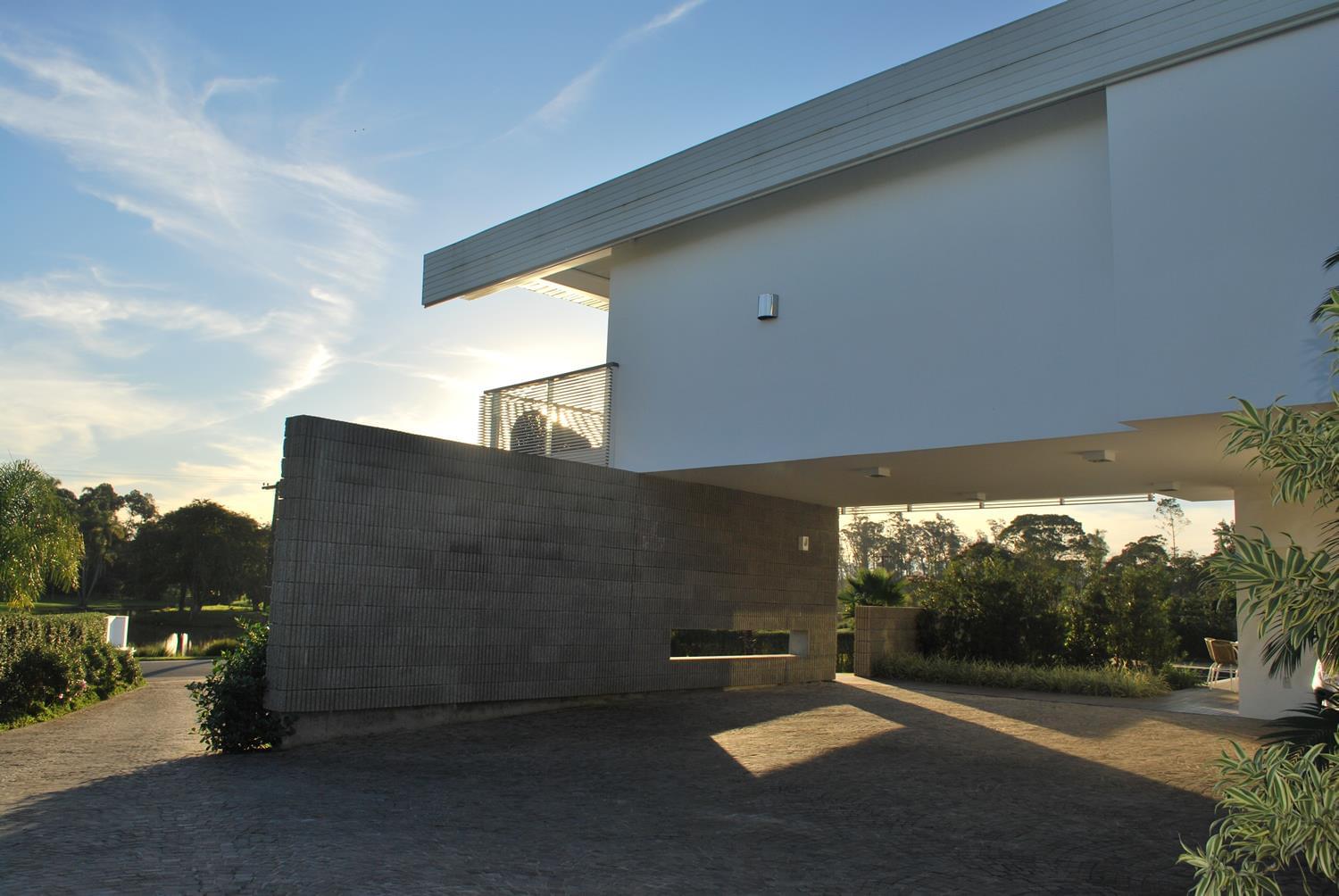 巴西 SC 地区现代住宅，融入自然风光-8