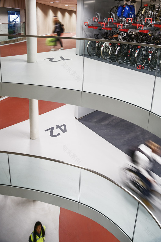 荷兰乌特勒支自行车停车场-20