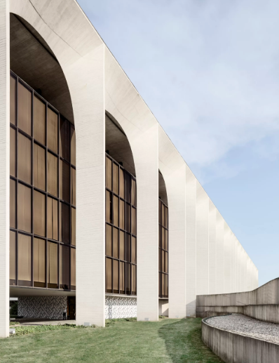 尼迈耶的蒙达多利集团总部丨意大利-2