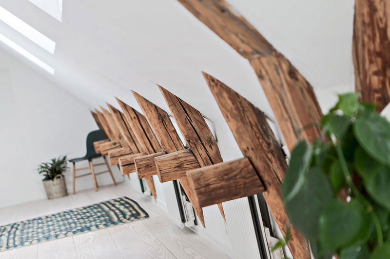 瑞典顶层阁楼 | 木梁与极简主义的完美融合-7