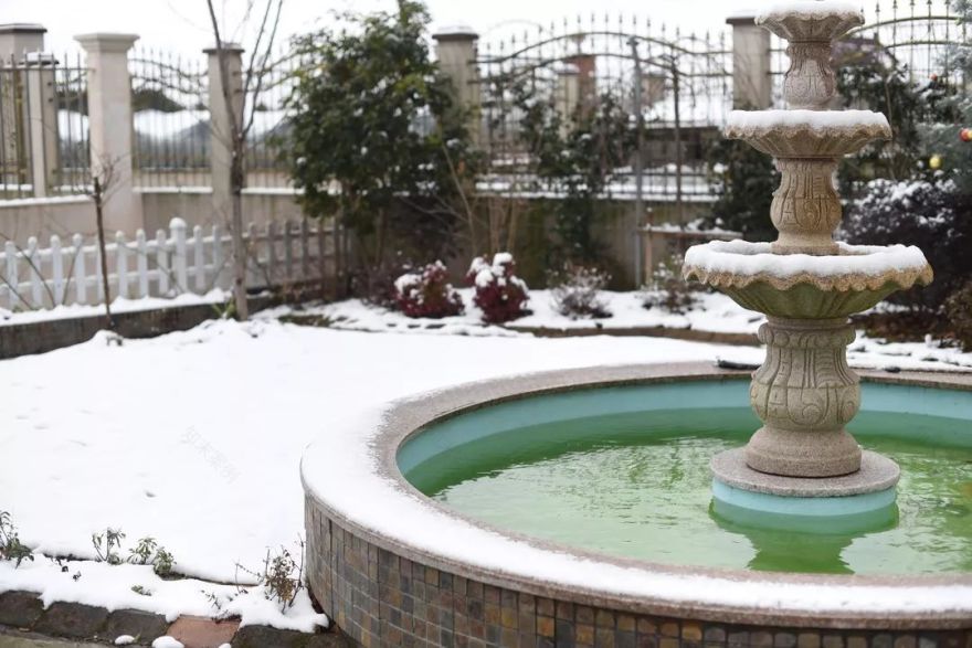 78岁爷爷改造荒废院子,为孙女建起一座花园-29