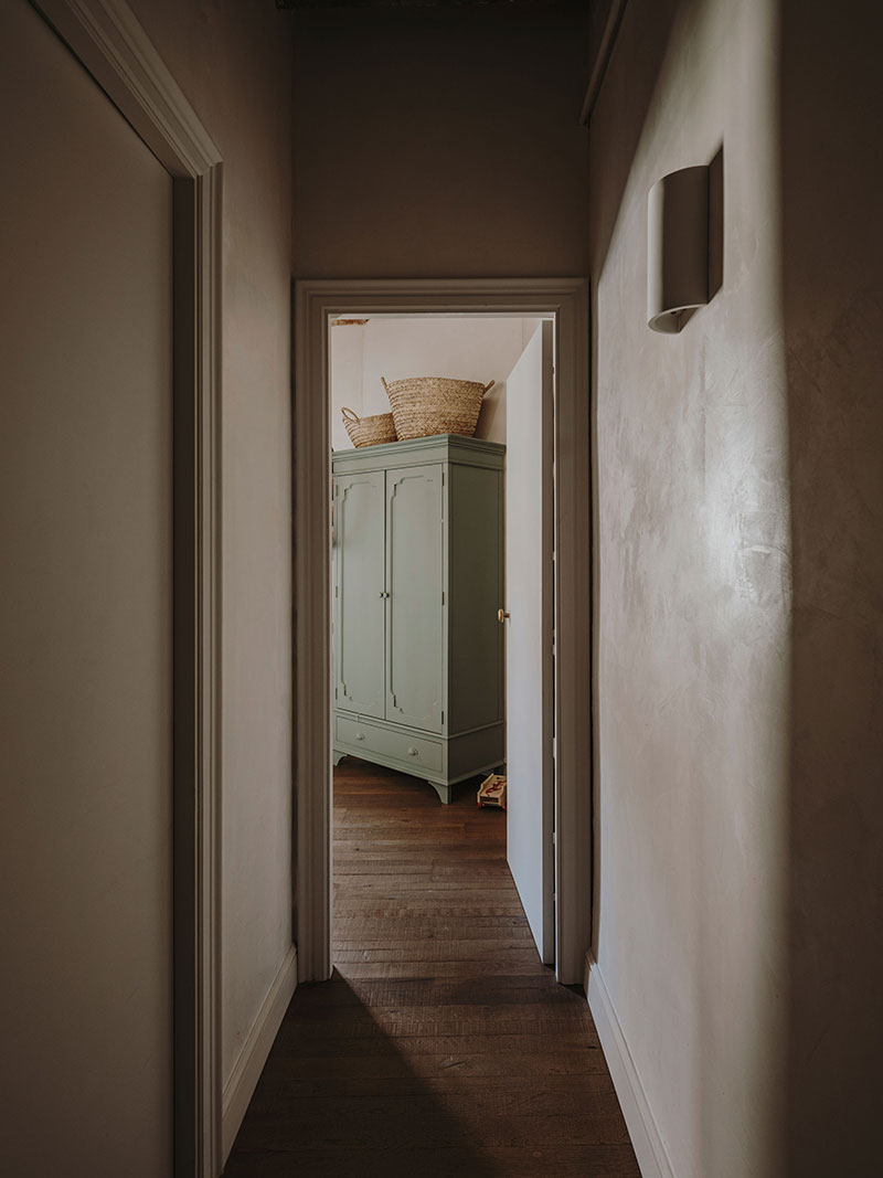 巴塞罗那旧公寓的北欧风格翻新-21