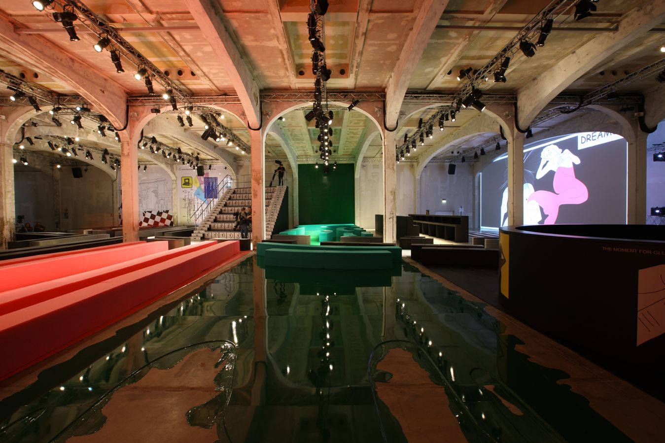 2010 秋冬普拉达女装秀-3