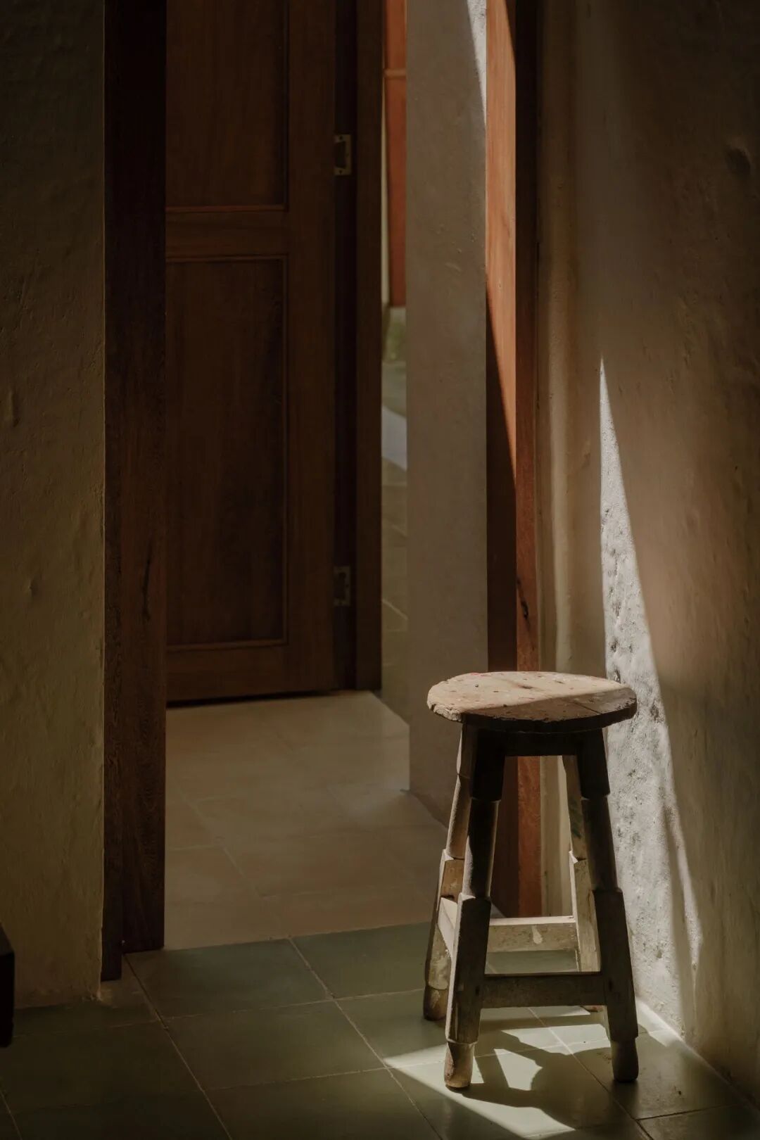 卡萨拉斯玛格丽塔斯公寓（Casa常见指房子、公寓等，由于缺乏更多背景信息，一般以公寓来常见处理，但根据具体场景这里也可能表示其他场所；Las Margaritas音译过来是拉斯玛格丽塔斯 ，它可能是具体的人名、地名等，可根据实际情况进一步确认指代对象及更合适的译法，如果是酒店、度假村等也可纠正信息重新让我翻译 ）丨哥伦比亚丨Trópico Arquitectura-23