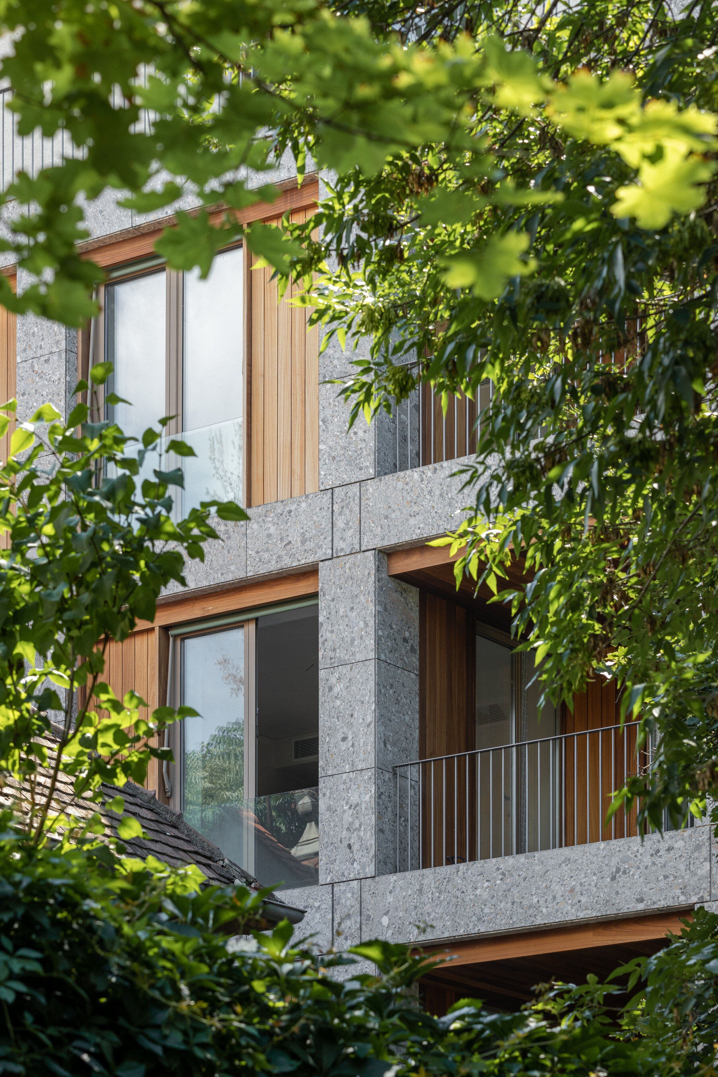 华沙6号

注：VARSOVIA是拉丁语中华沙（波兰首都）的名称这里6推测可能是编号之类，由于缺乏更多背景信息，按常规理解翻译为华沙6号  -7