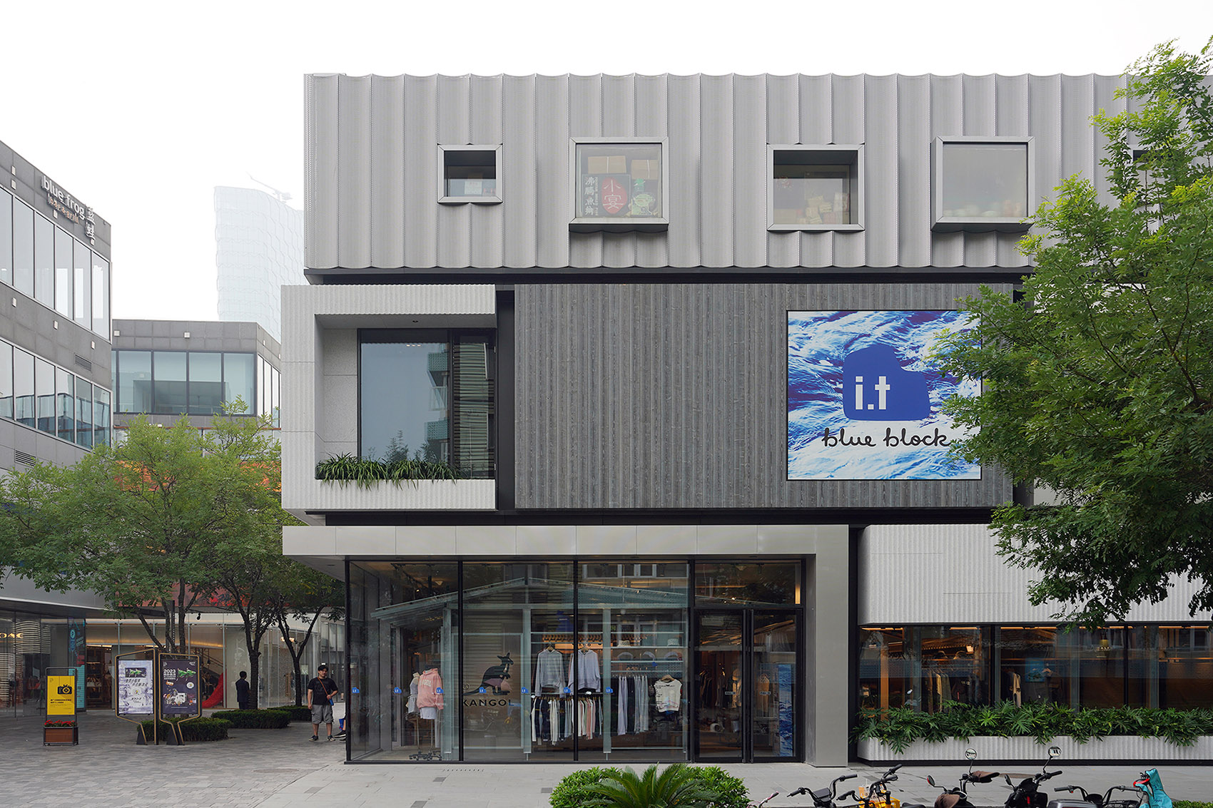 回赠街道以场所 北京三里屯太古里沿街建筑幕墙与公共空间更新丨中国北京丨moss.architects-6