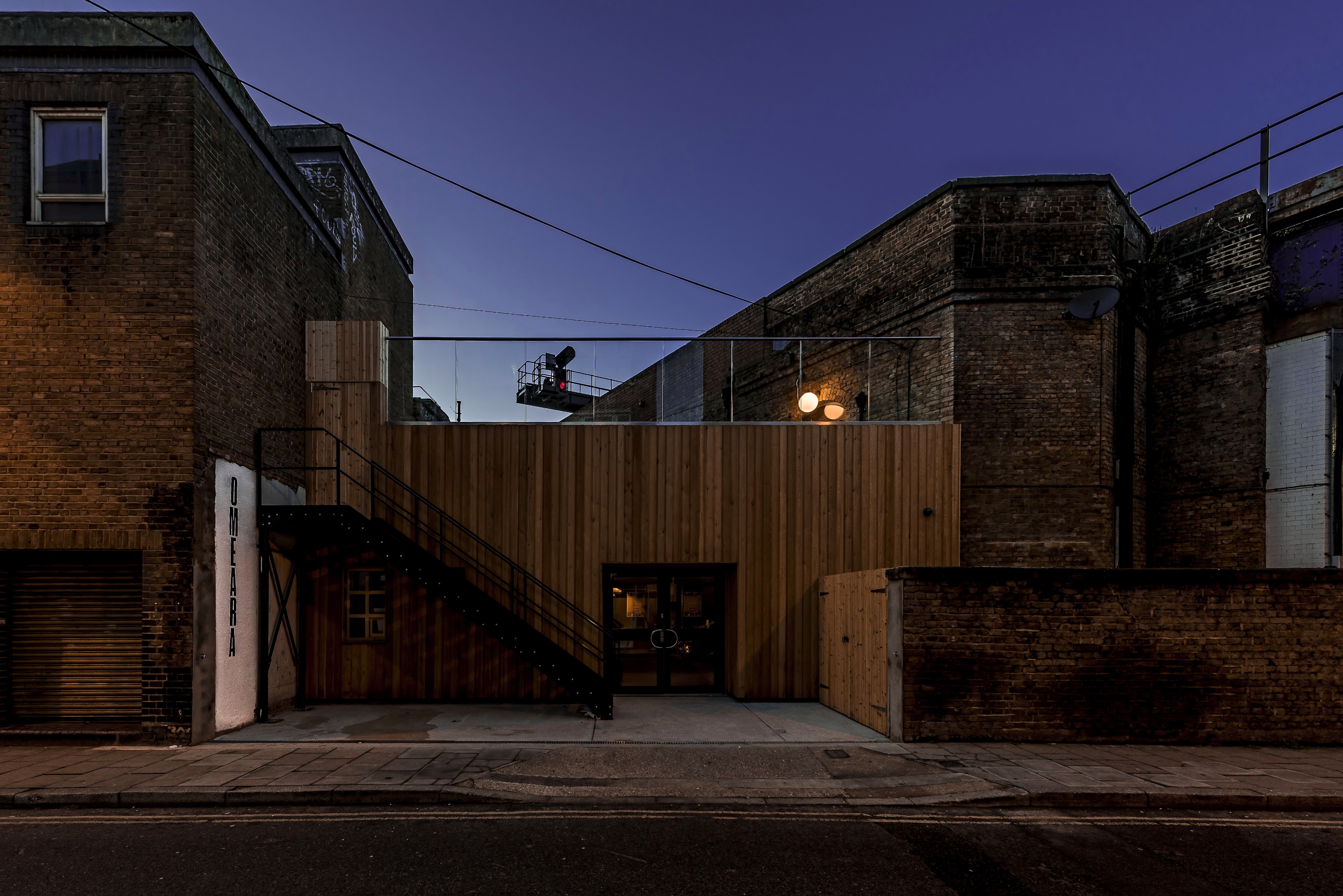 伦敦新建音乐酒吧 Omeara | 铁路拱廊中的“破败哈瓦那”风格-51