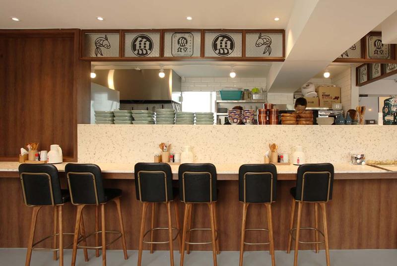 26 平现代日式料理店，打造温馨雅致用餐空间-4