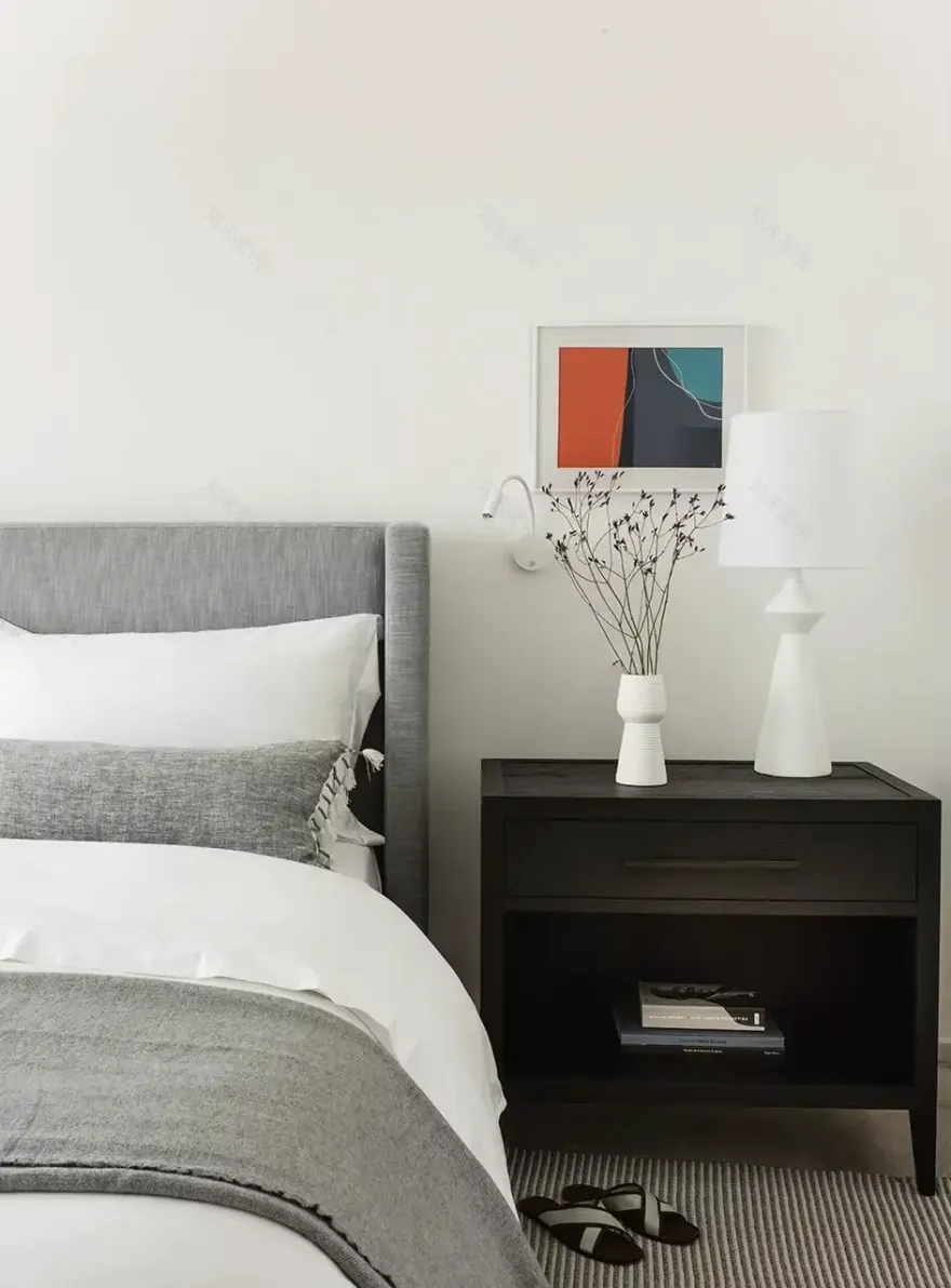 乌拉圭度假公寓 | 简约灰白空间,尽享水景之美-14