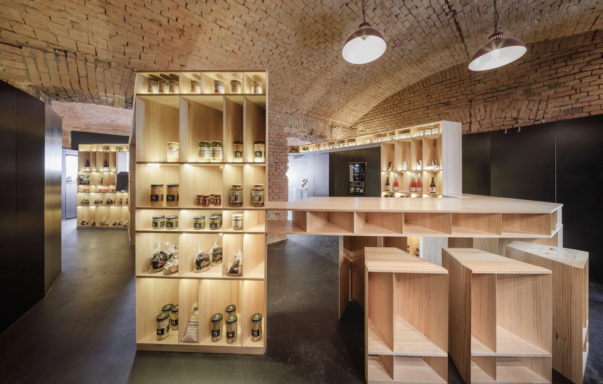 灵活多变的西班牙风情商铺设计-18