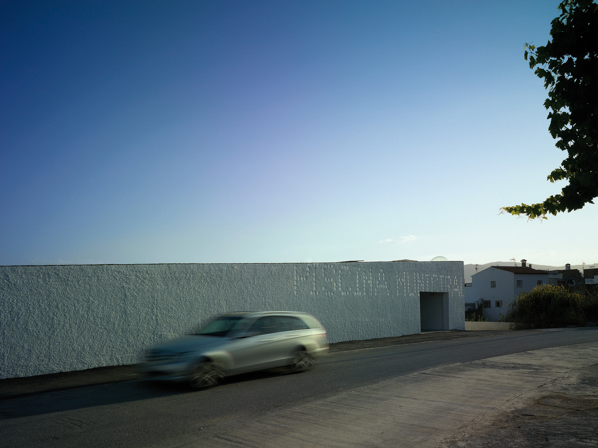 Public Pool on a Urban Artificial Valley / DJ Arquitectura-30