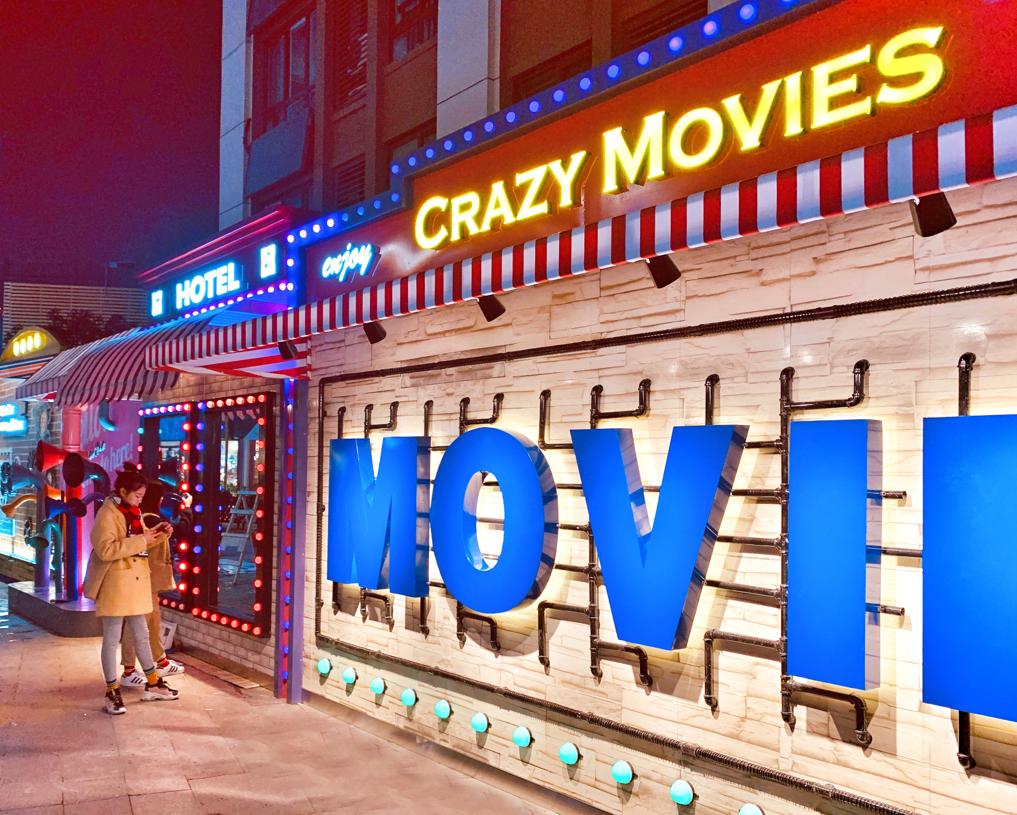 合肥庐西门广场室外商街包装-85