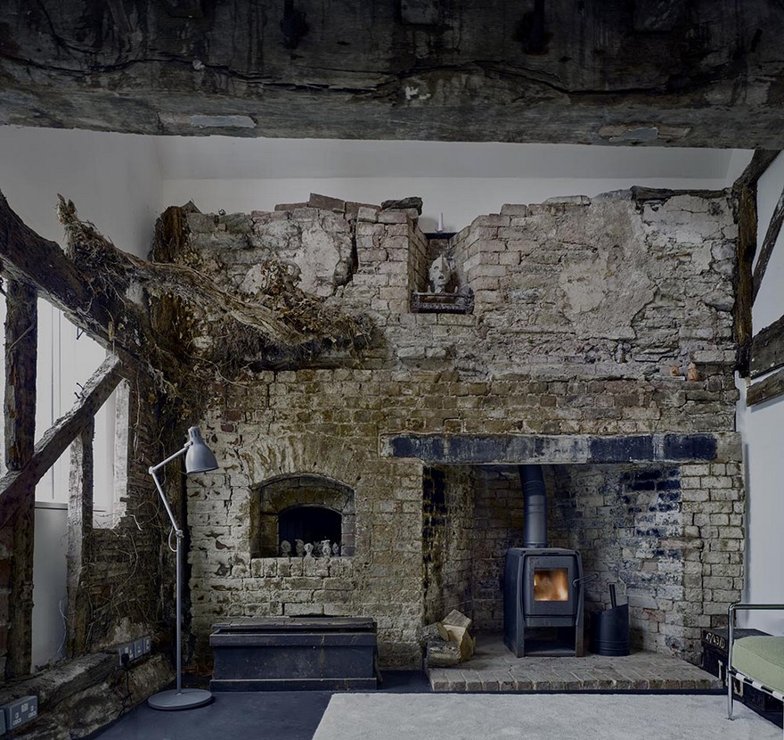 The Remains of an XVII Century Cottage Encapsulated in a Modern Home-18