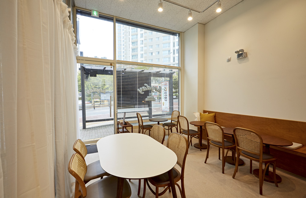 10 坪金浦咖啡厅，极简设计诠释空间魅力-7