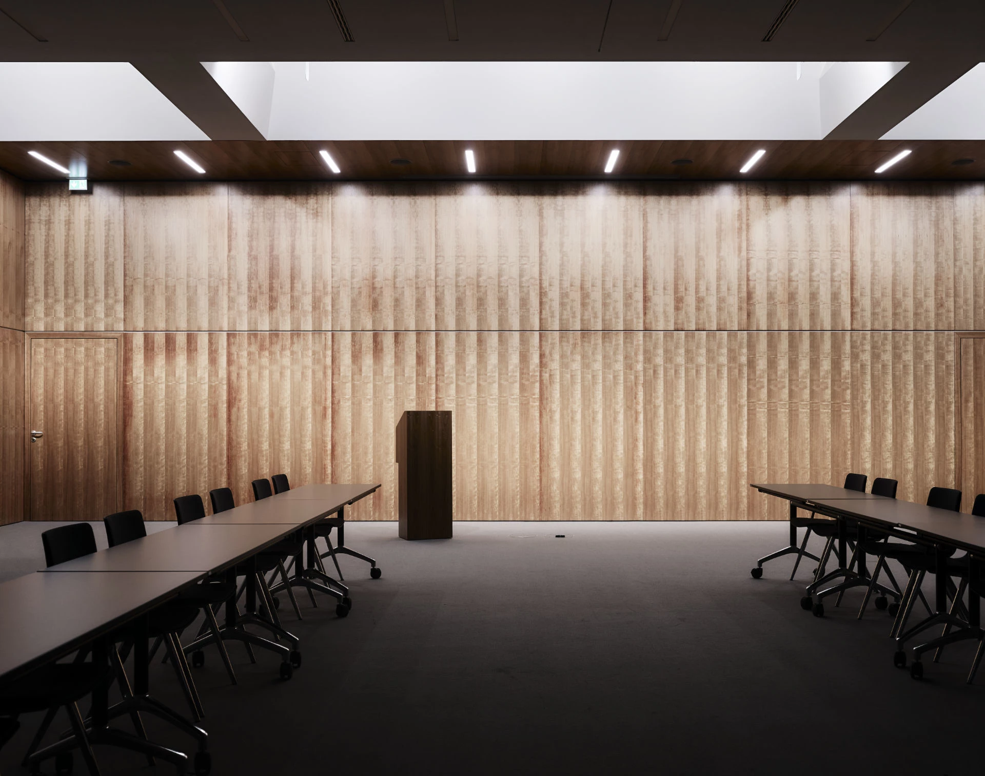 德国百年仓库变身现代办公空间-19