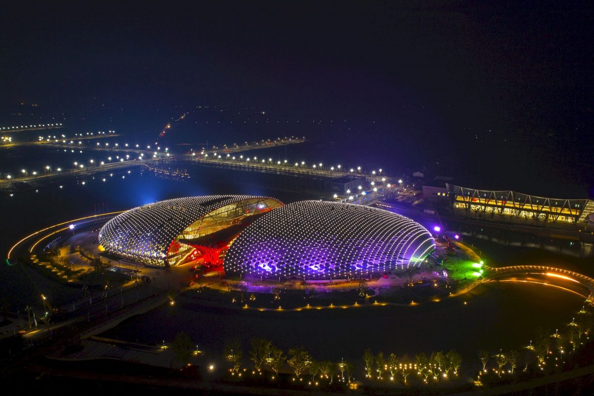 鳳凰湖上一座展翅飛舞的閃爍建築。 - WEHOUSE-4