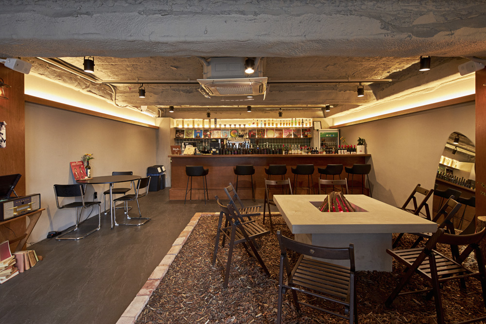 17 坪简约风咖啡厅，明亮空间展现青春魅力-3