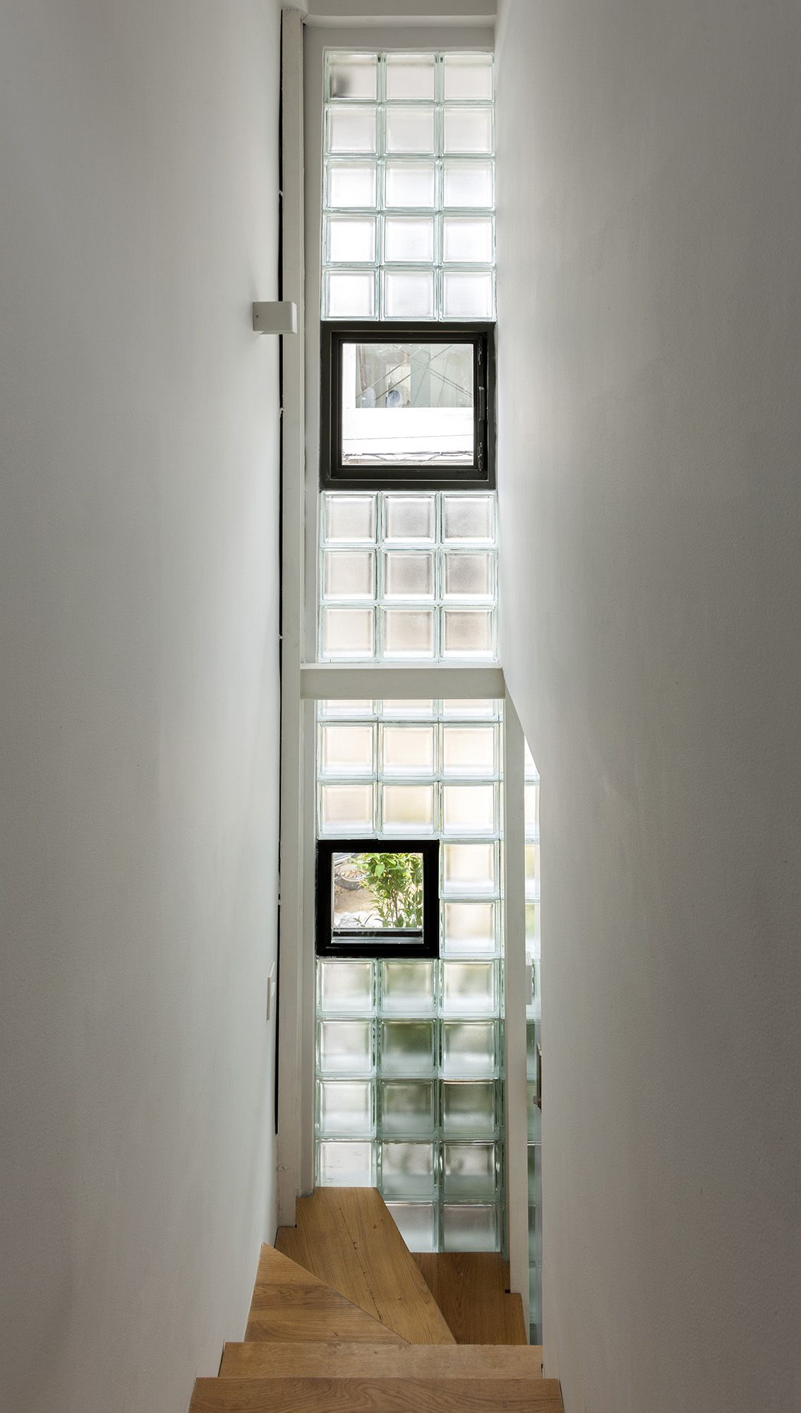 18 平米“玻璃屋”的逆袭 | 集居住、展示、租赁多功能合一-11