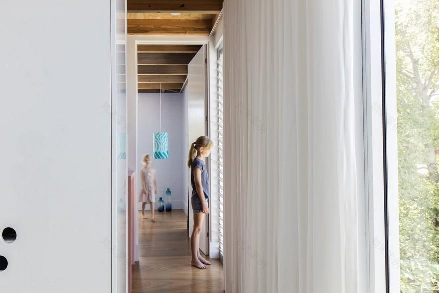 Old Weatherboard House in Sydney Gets Modern Addition-24