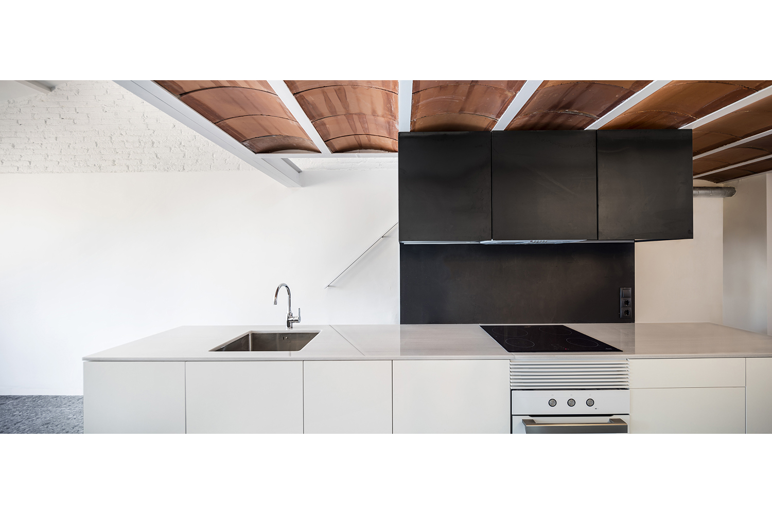 巴塞罗那阁楼变复式 | 半透明过滤器营造极简生活-5