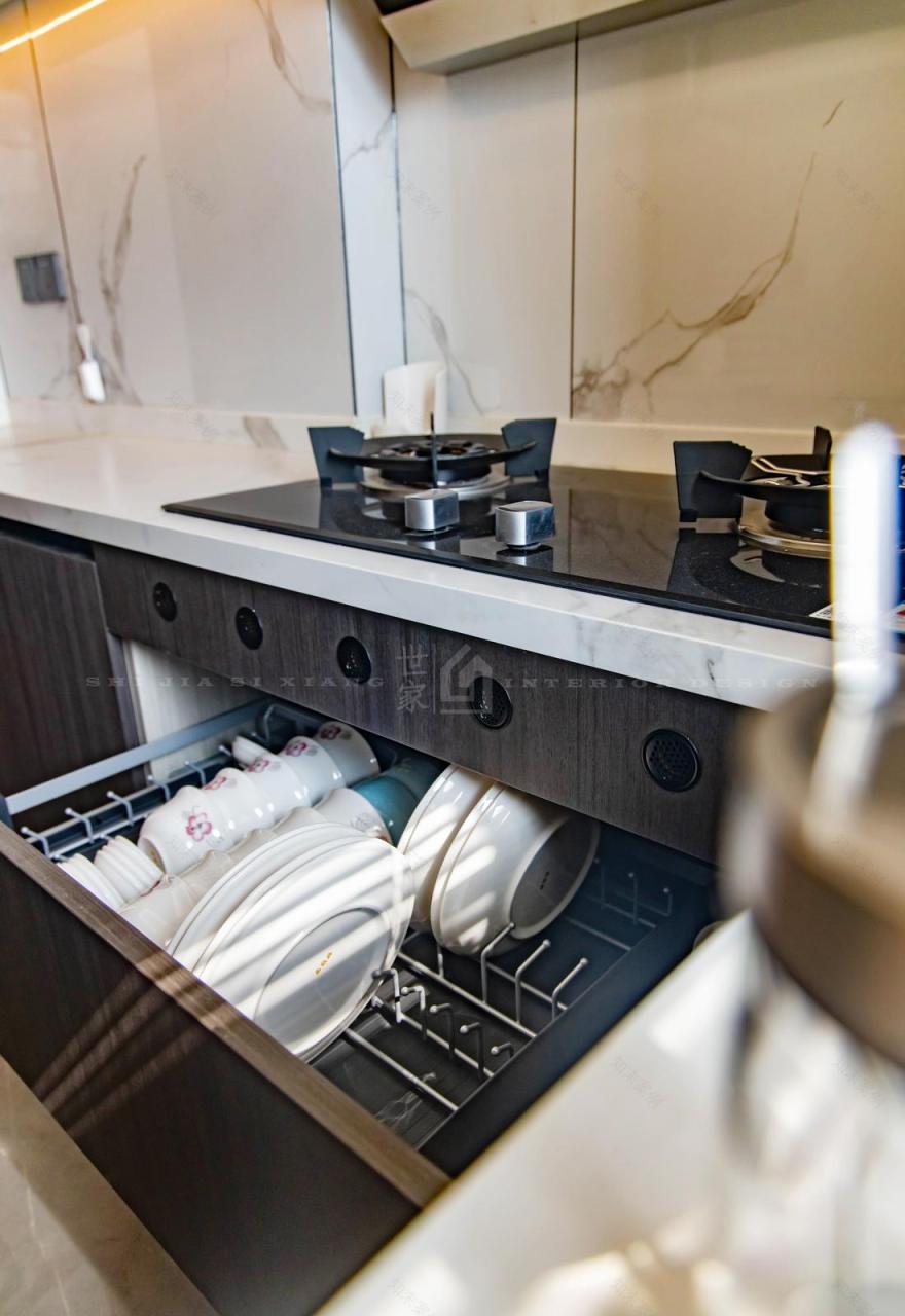 现代轻奢四居室装修设计-42