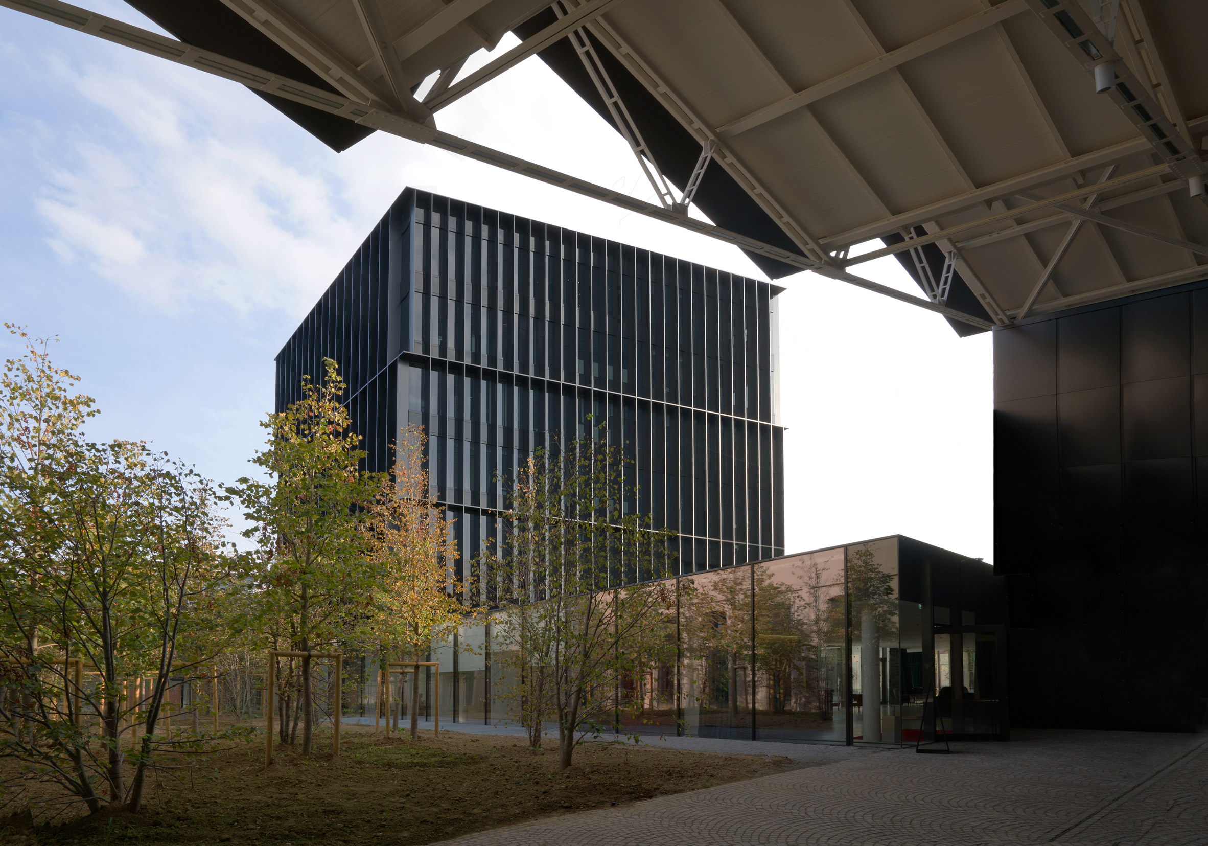 Piuarch transforms abandoned aircraft factory into Gucci headquarters-16