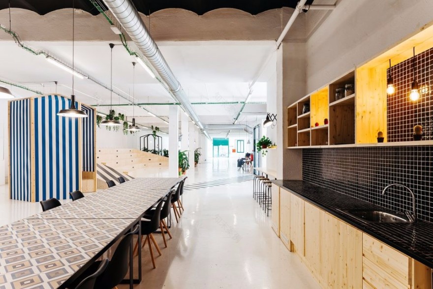 西班牙海滨特色风格的编程办公空间丨西班牙巴塞罗那丨Mariana de DelásMeta Studio-13