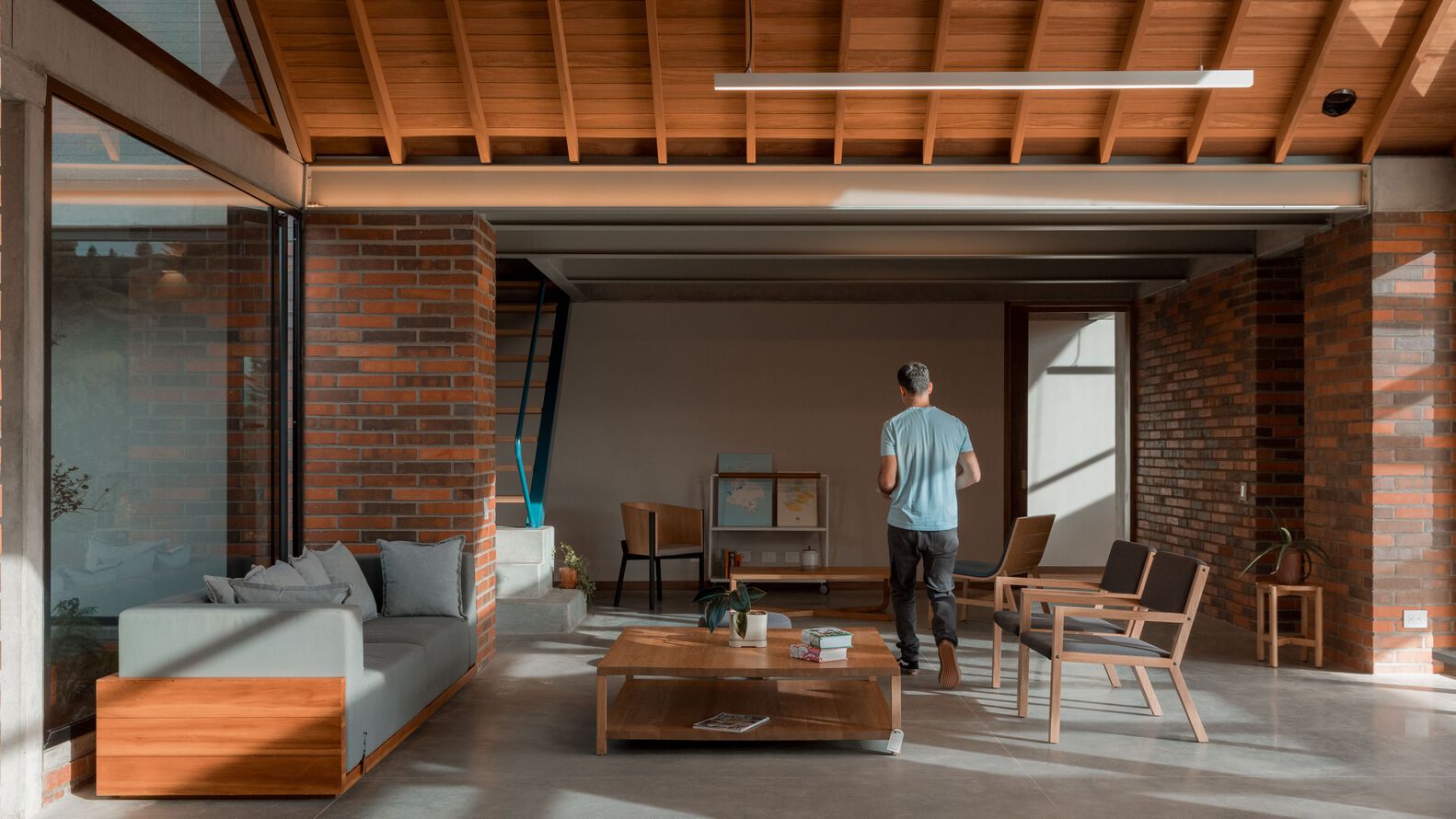 山地景观中的红砖家园-7