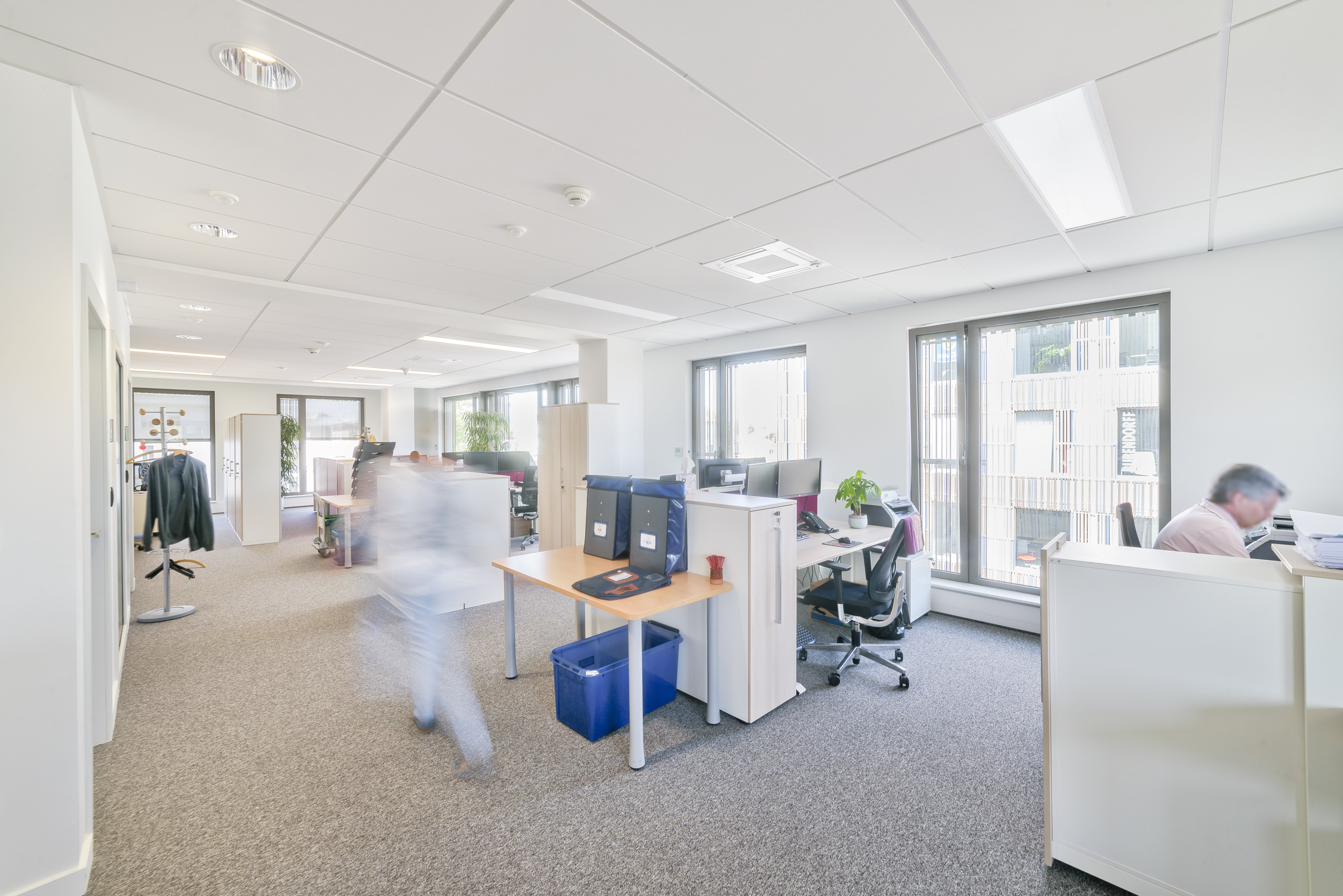 Mulhouse 车站区地标建筑 | DeA 建筑事务所打造的简约商业办公楼-15