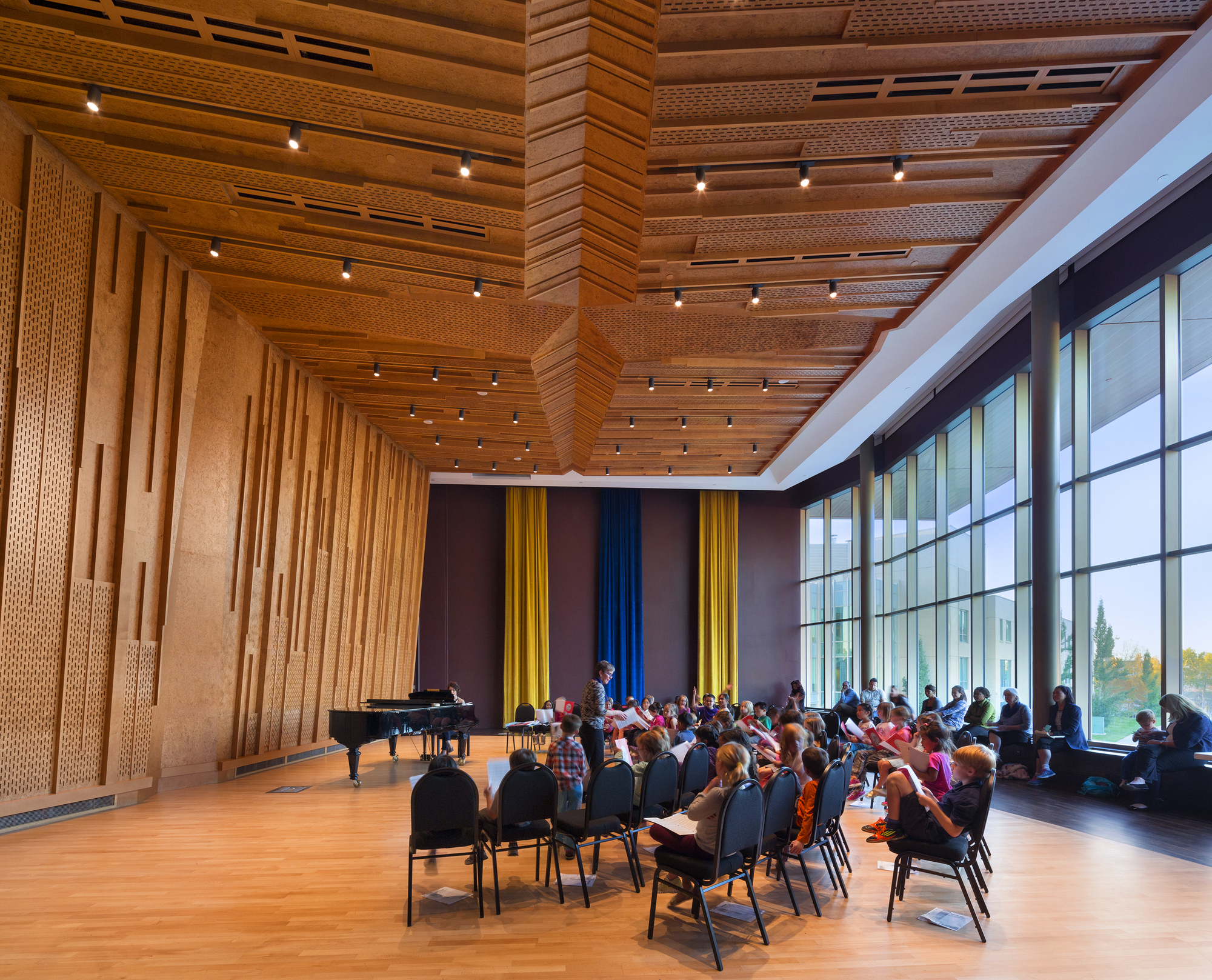 Mount Royal University Taylor Centre for the Performing Arts / Pfeiffer-24