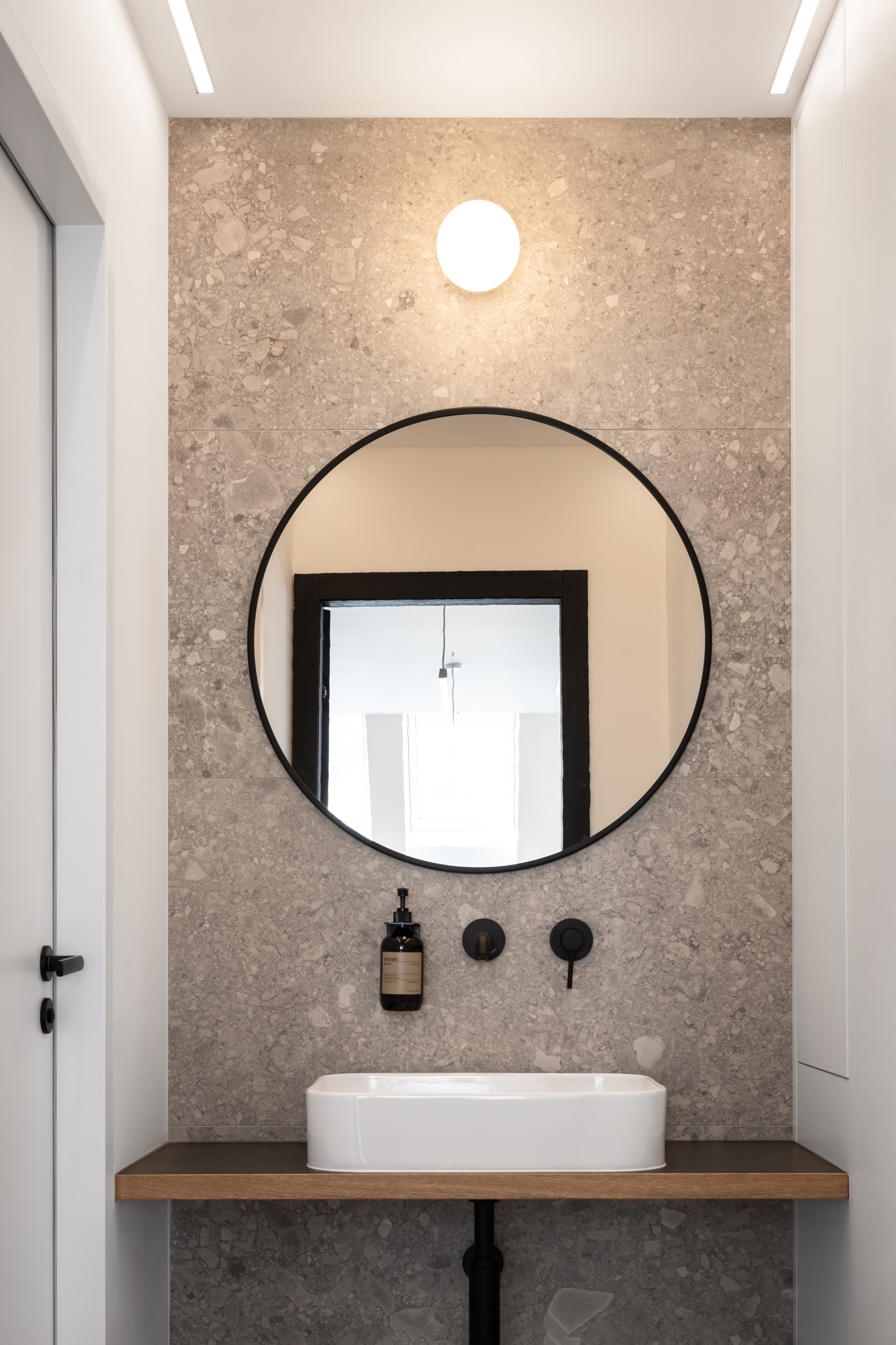 阁楼公寓与一个黑色的博丨玻利维亚贝尼丨Komon architekti-24