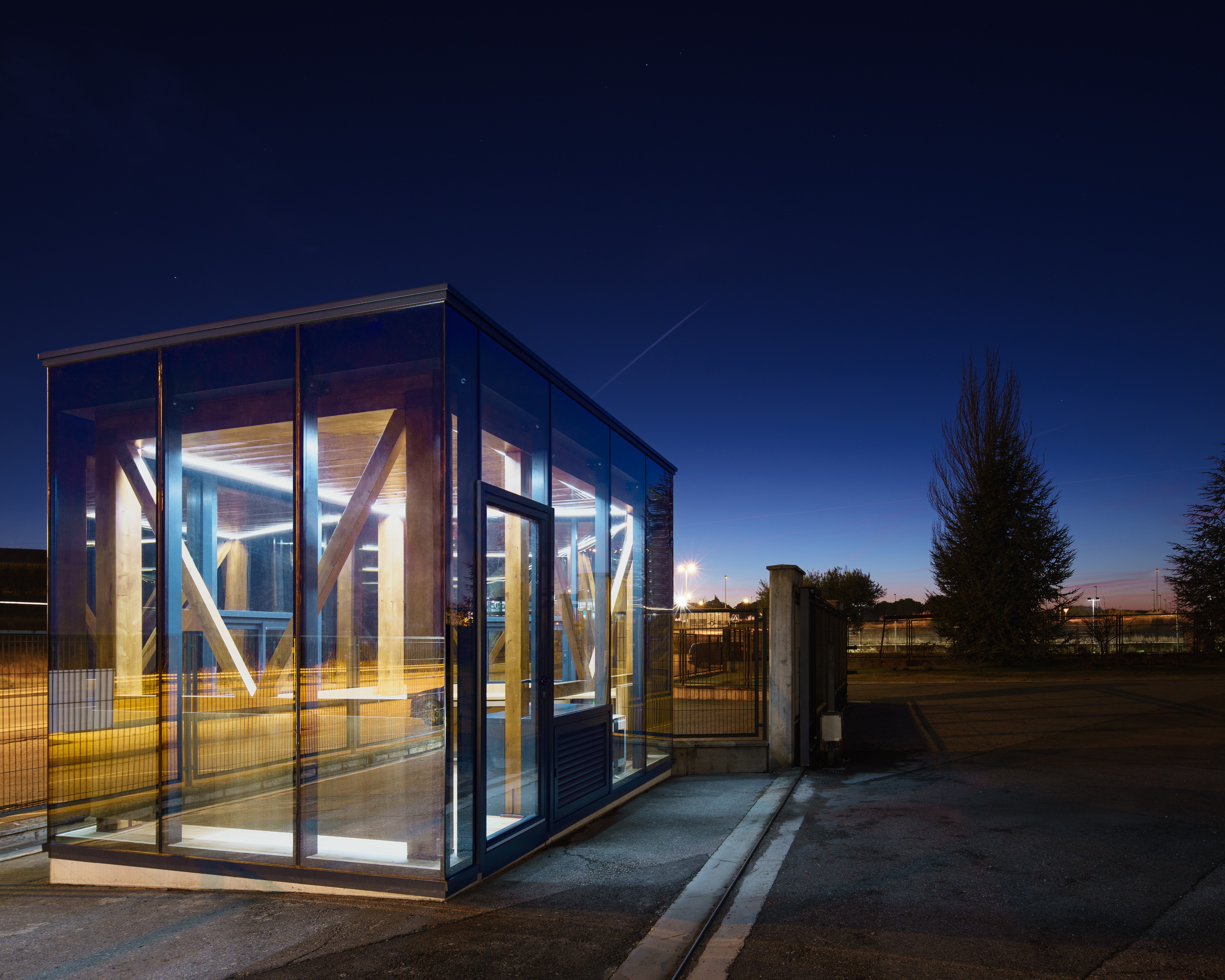 简约至美,反射镜像打造私密空间-23