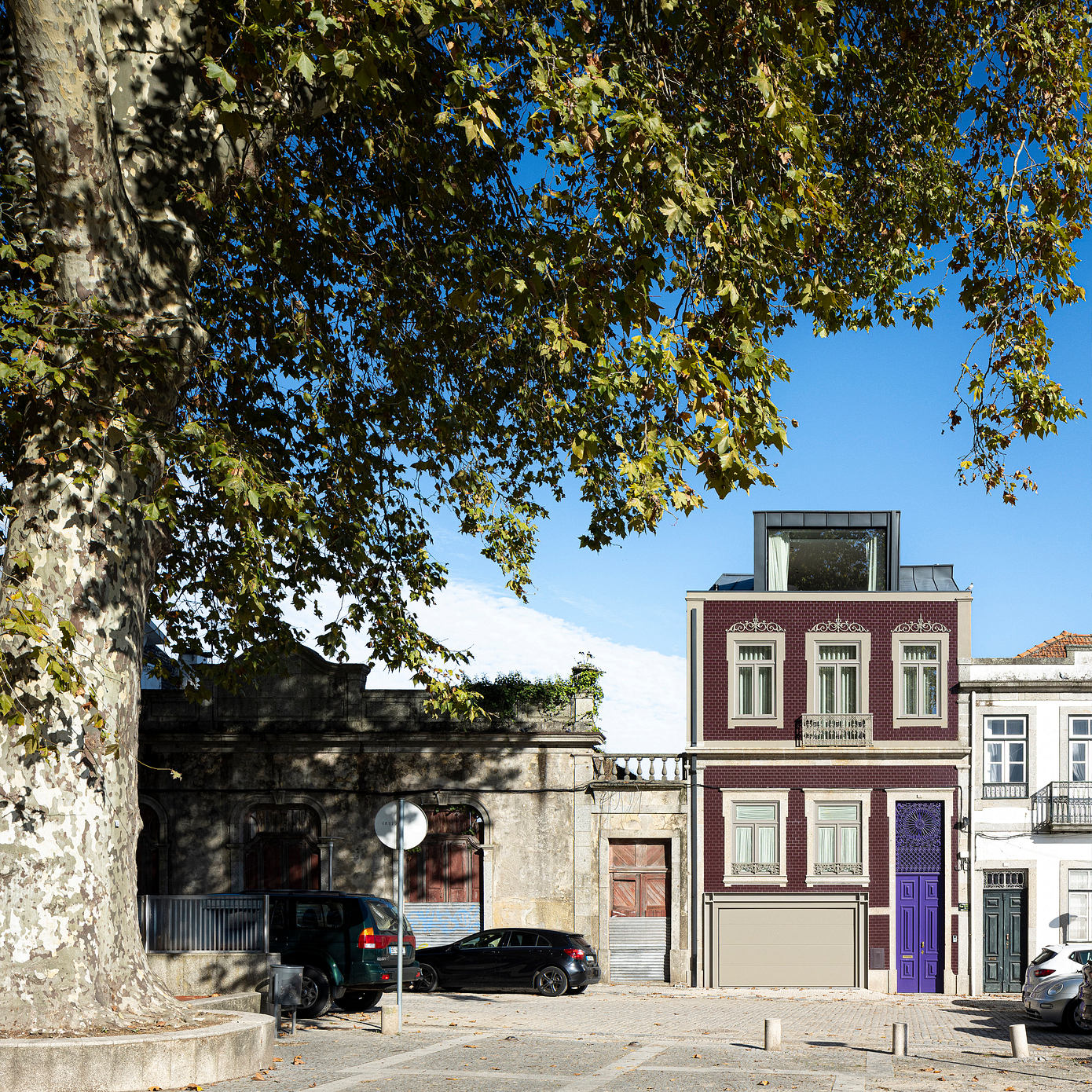 Casa Do Parque IV: Modern Comfort Inside a Revived Portuguese House-13