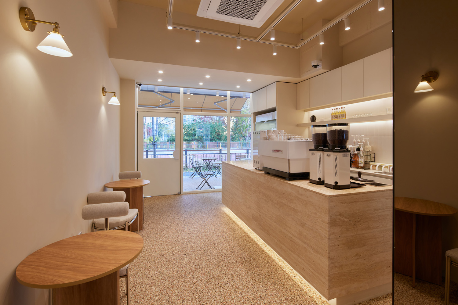 温馨舒适的 9 平米南阳주咖啡厅设计-6