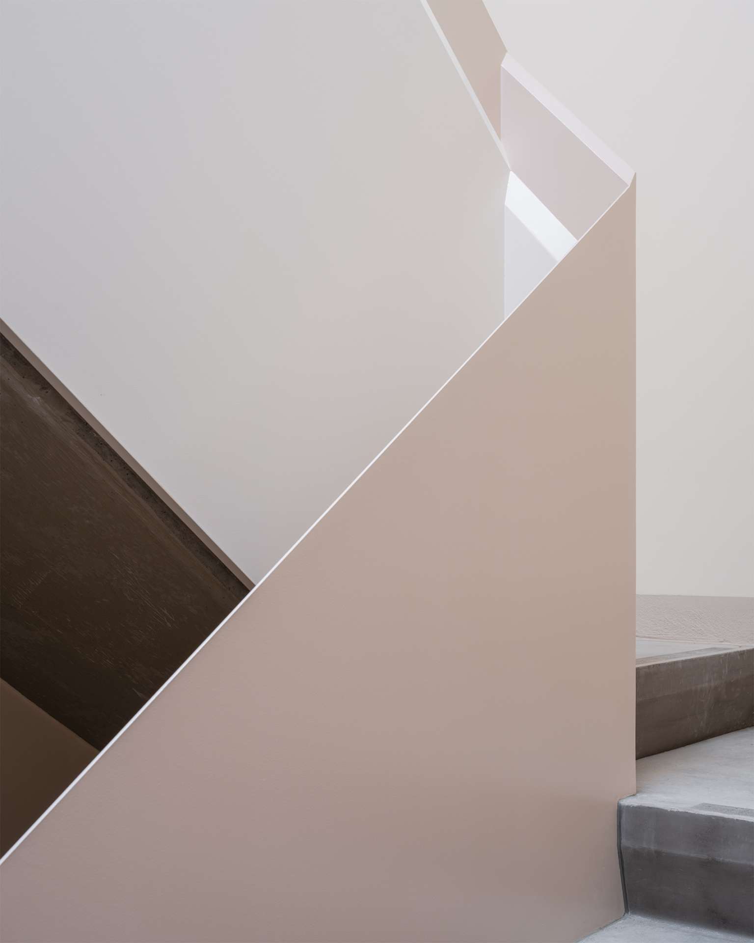 卡米诺（如果CAMINO是特定人名、地名等专有名词，这是音译；如果它在西班牙语里有道路、路程等意思，可根据具体语境翻译为道路 ） 丨比利时丨AE  architecten,Osten architecten等-42