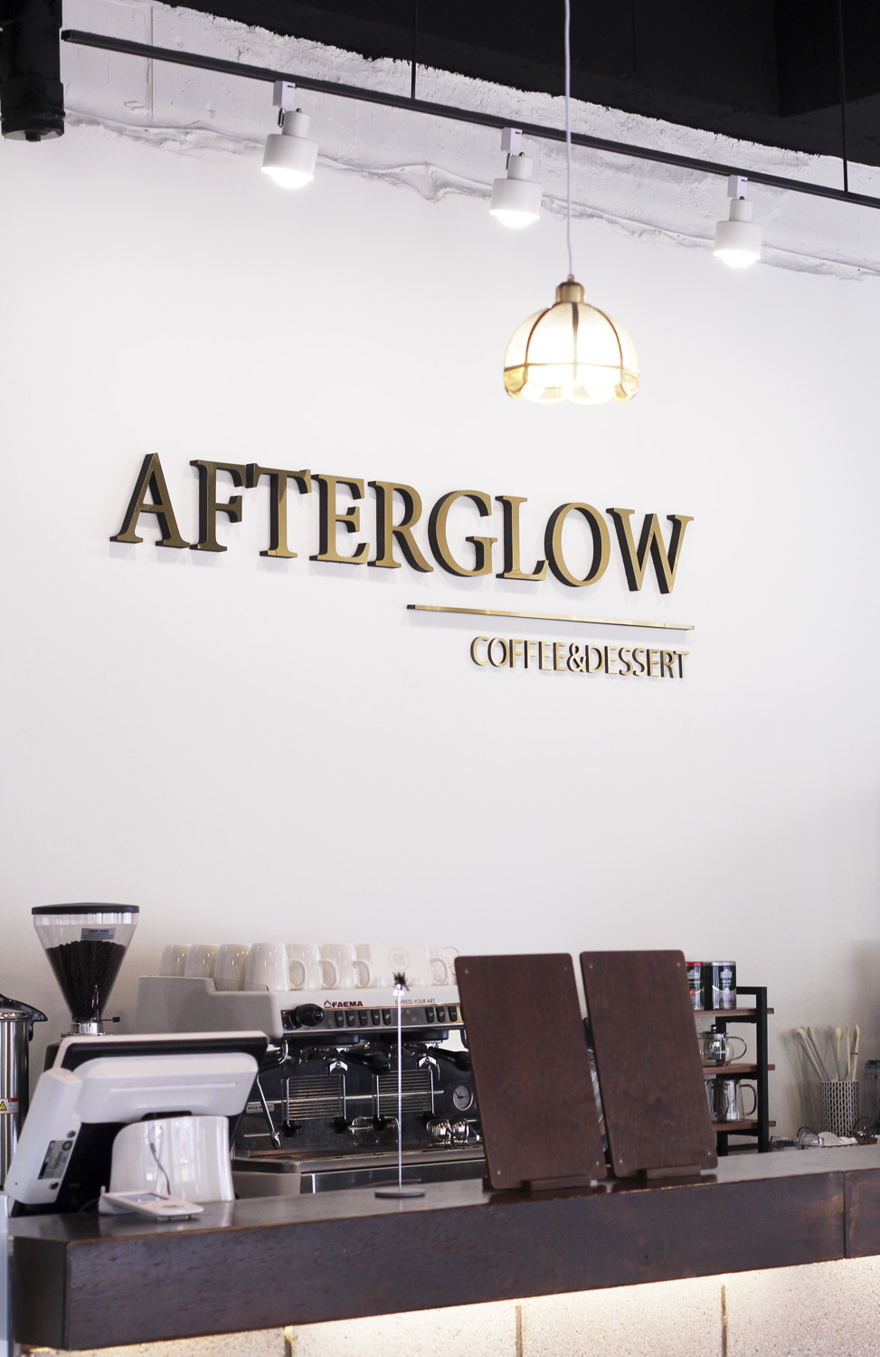 白色与木质，打造 40 平米极简咖啡厅-14