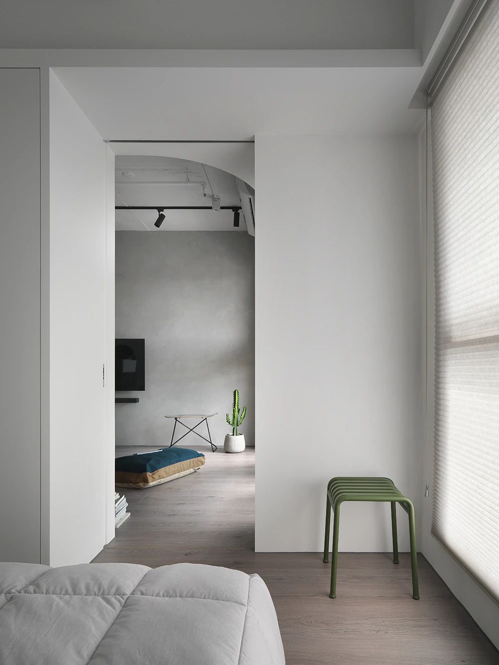 72㎡黑白灰艺术感住宅设计-25