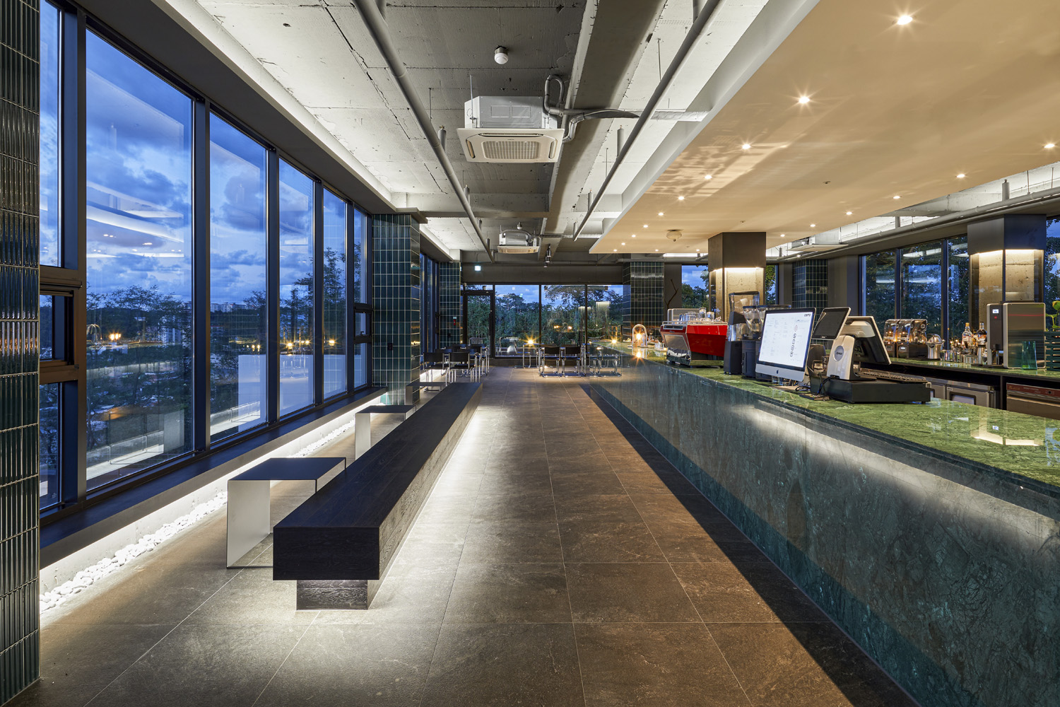 首尔 80 平咖啡厅，打造城市观景露台-12