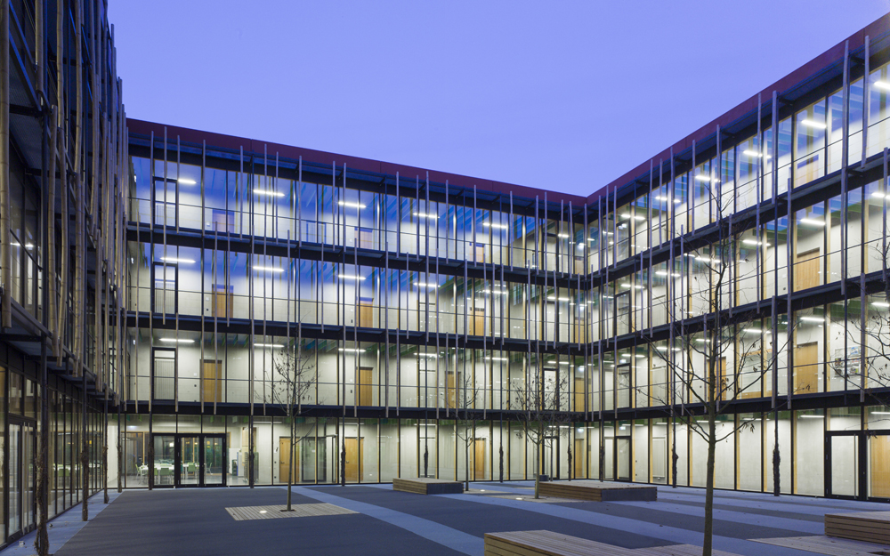 阿沙芬堡职业高级中学(Fachoberschule可直译为职业高级中学,BOS是学校名称的形象化缩写之类的,结合前面推测是职业高级中学的名称) 丨AV1 Architekten-14