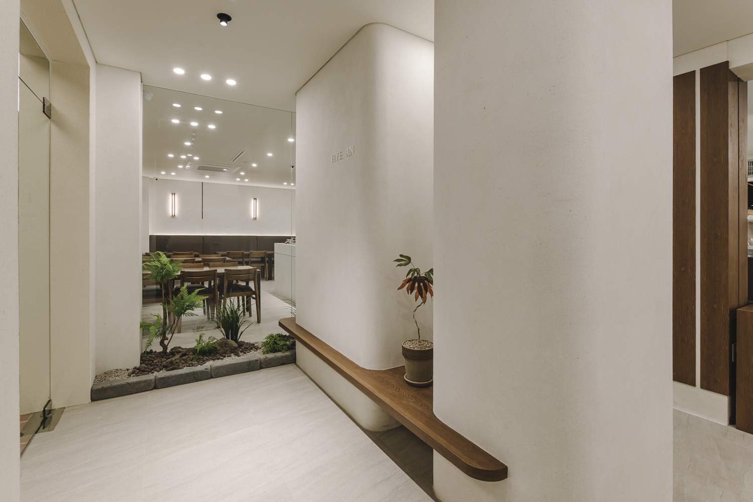 白色与木色，150 平米极简主义韩式餐厅设计-7