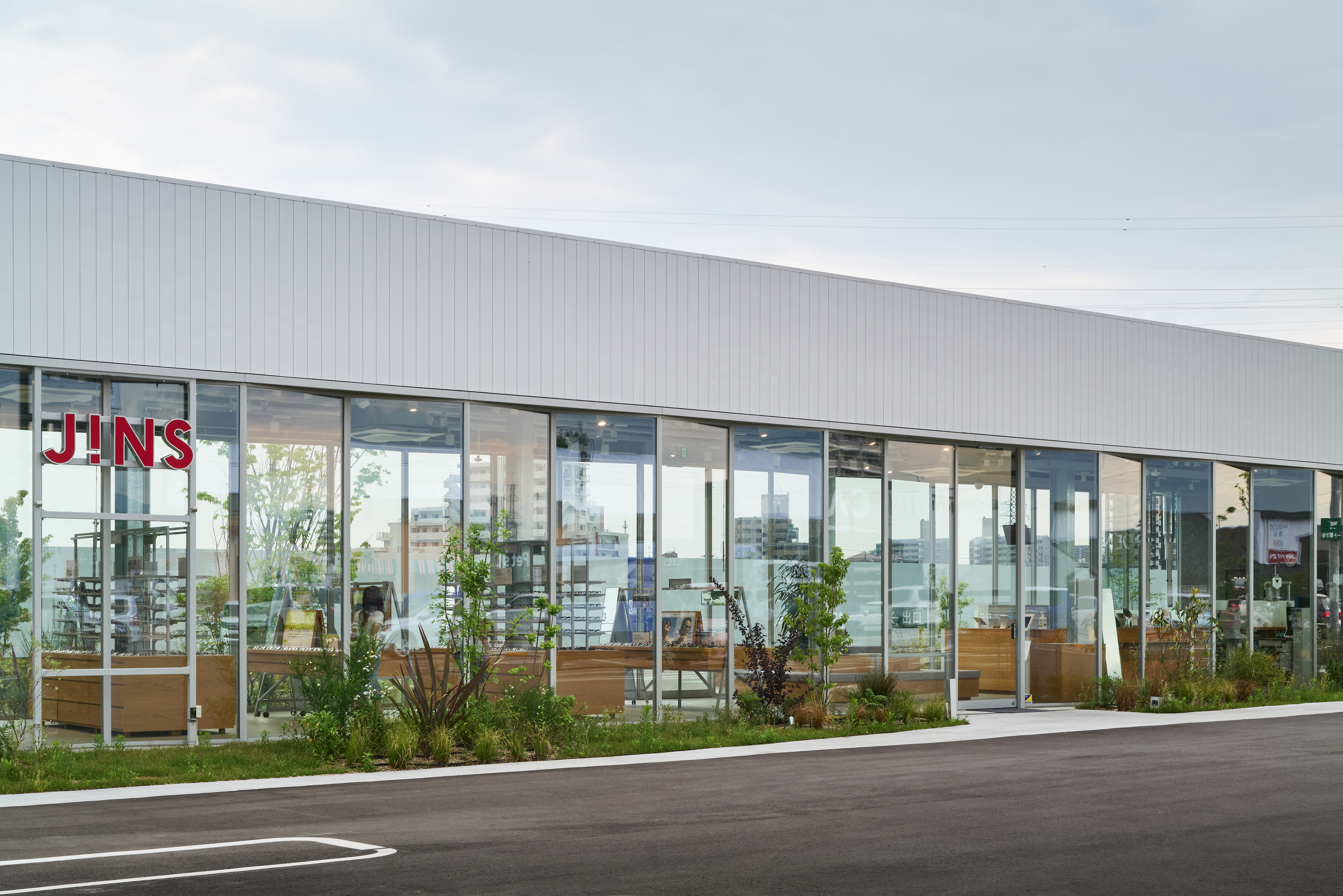 JINS Sendai Izumi 眼镜店丨日本丨Yohei Kawashima architects inc.-22