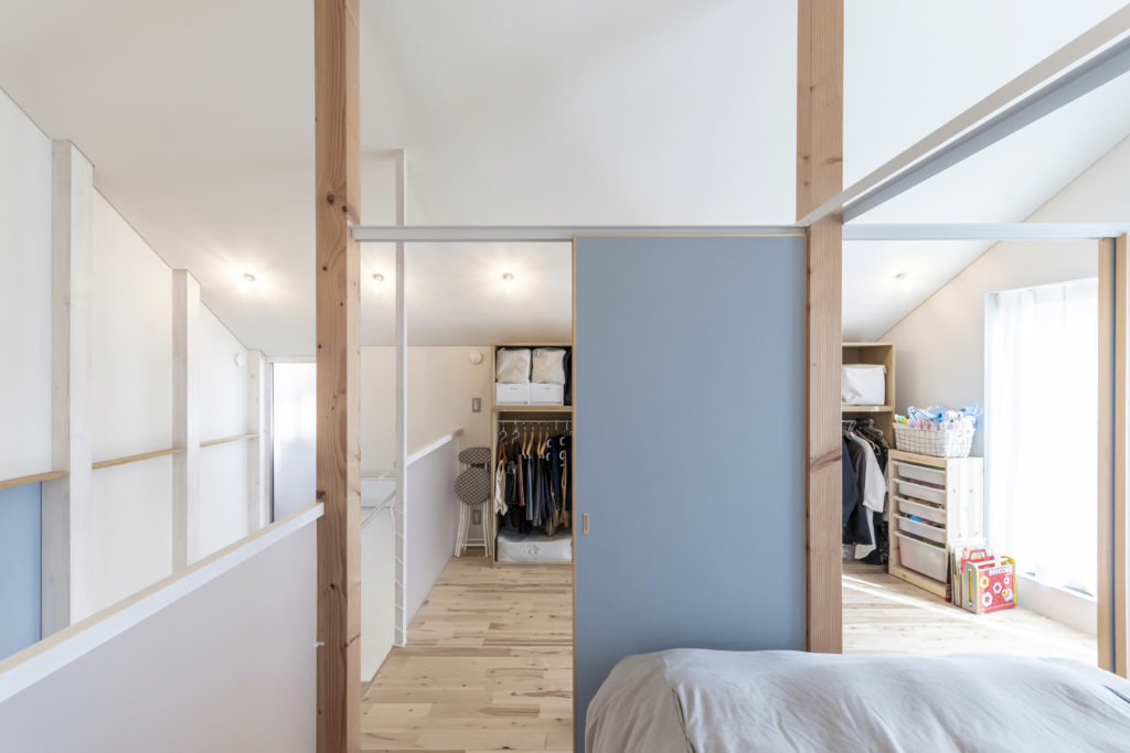 玄関から寝室までひとつながりの家開放性とともに家族の気配を感じながら暮らす | Architecture | 100%LiFE-13