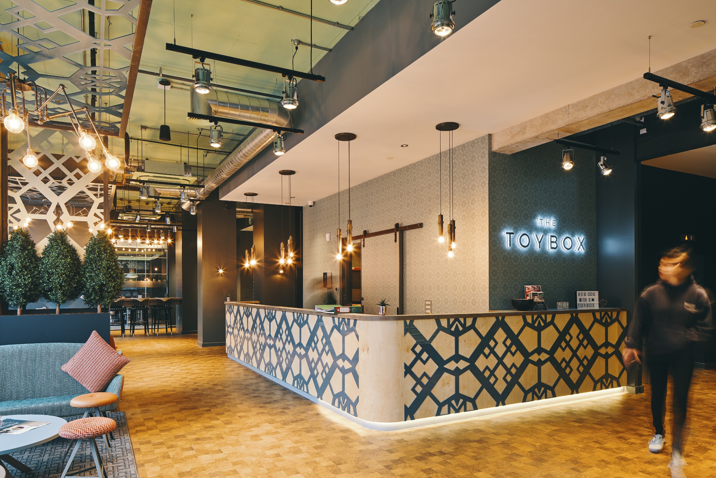 玩味工业历史，74 打造 Birmingham 学生公寓社交空间-27